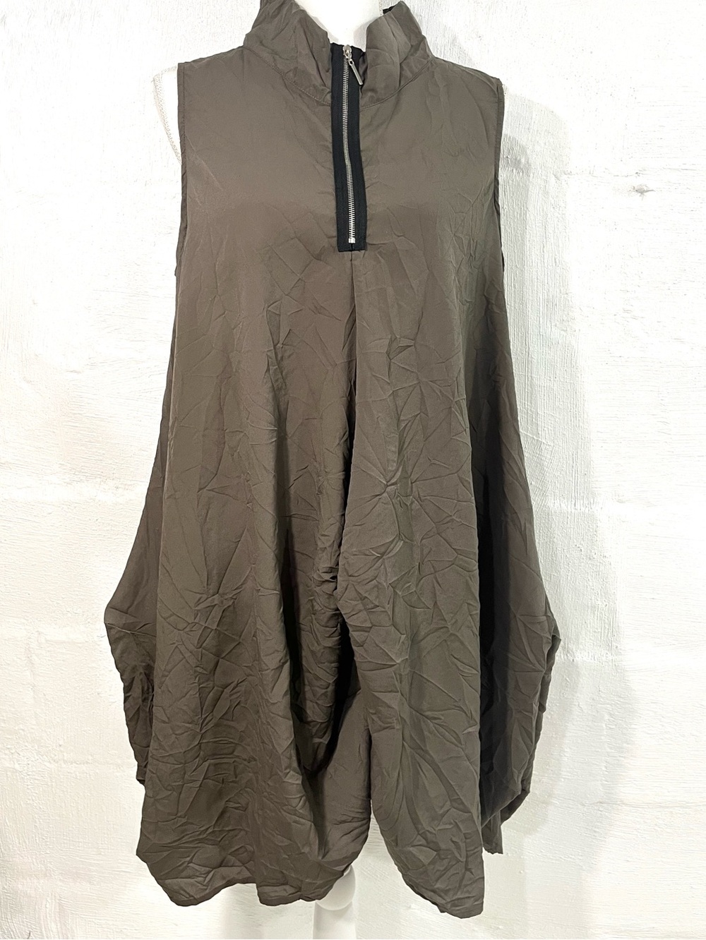 COMFY USA SLEEVELESS DRAPED TUNIC